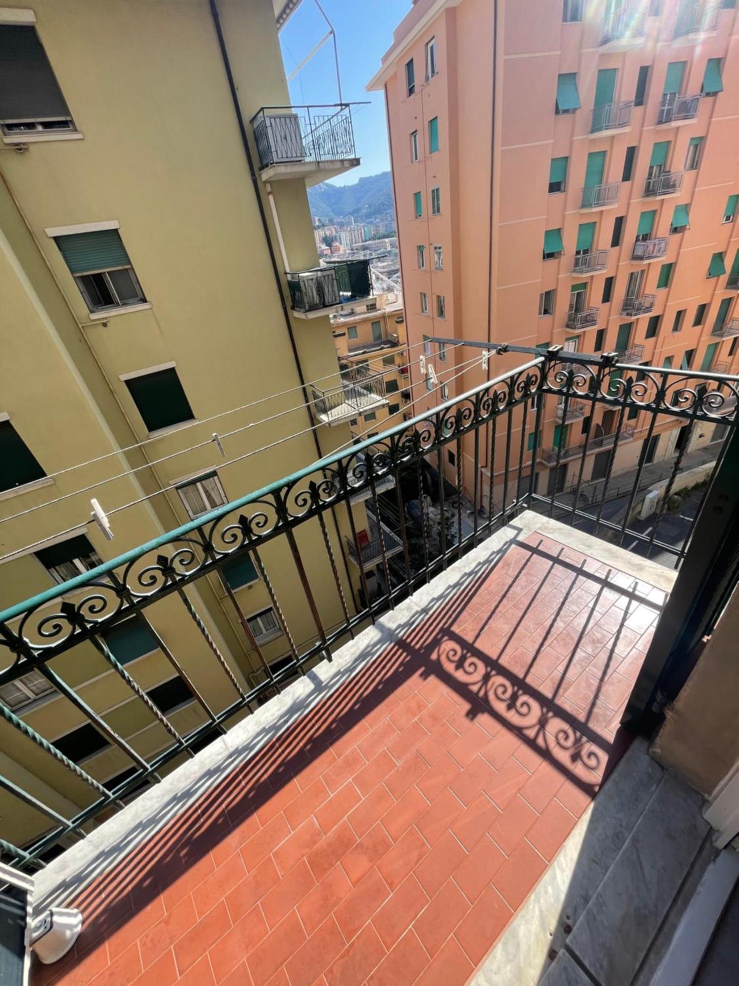 Deluxe Apartment Self Check In Parking Genoa Bagian luar foto