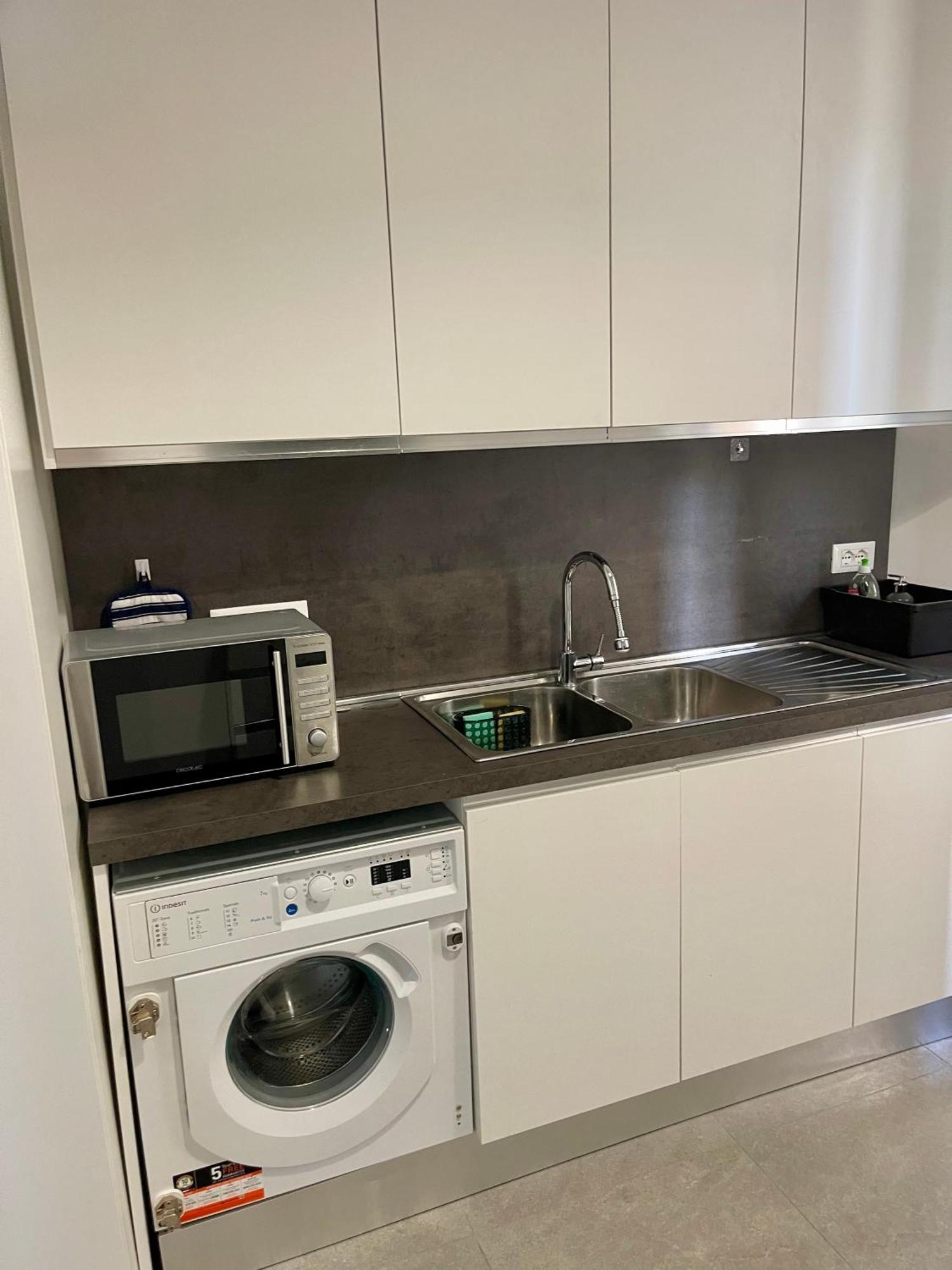 Deluxe Apartment Self Check In Parking Genoa Bagian luar foto