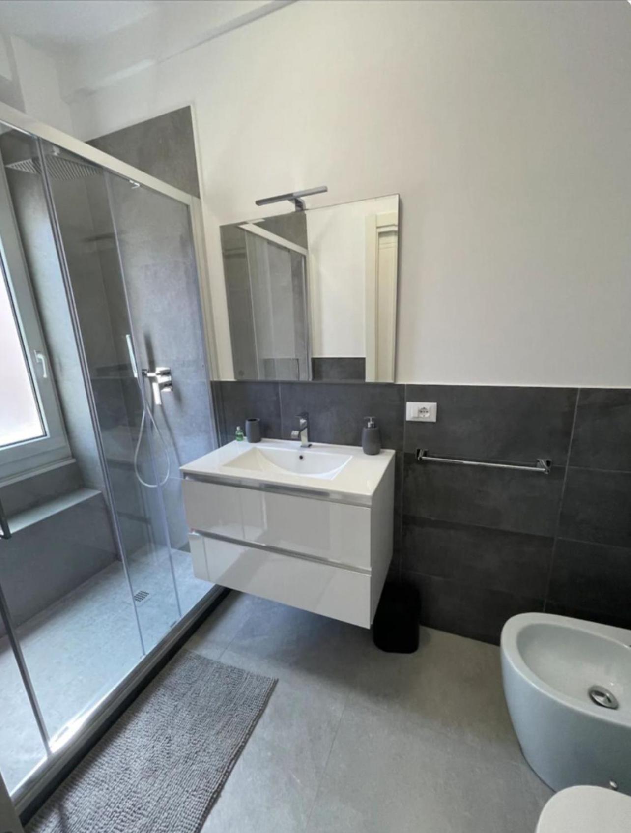 Deluxe Apartment Self Check In Parking Genoa Bagian luar foto