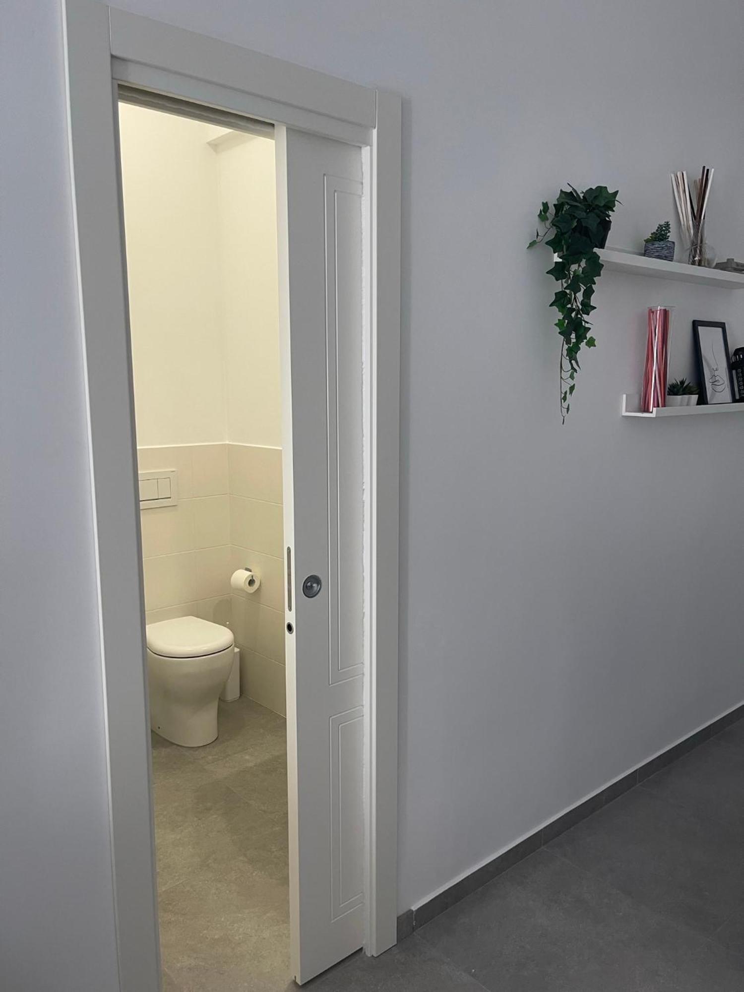 Deluxe Apartment Self Check In Parking Genoa Bagian luar foto